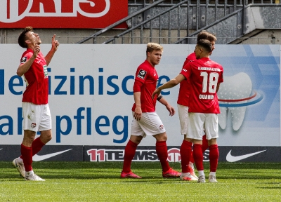 1. FC Kaiserslautern gegen 1. FC Saarbrücken - Der Doppeltorschütze Daniel Hanslik nach seinem ersten Tor gegen Saarbrücken.