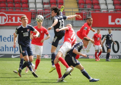 1. FC Kaiserslautern gegen SpVgg Unterhaching - Adam Hlousek erhöht auf 2:1