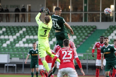 FC Homburg 08  gegen 1. FSV Mainz 05 II - In der letzten Spielminute gleicht Ivan Sachanenko für die Homburger aus