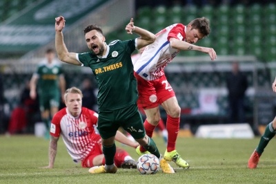 FC Homburg vs Kickers Offenbach - Charles Elie Laprevotte foult Damjan Marceta