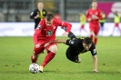1. FC Kaiserslautern gegen 1860 München - Marvin Pourie bringt Semi Belkahia zu Fall_1