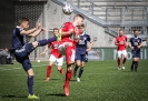 1. FC Kaiserslautern gegen SpVgg Unterhaching - Harte Attacke von Max Dombrowka (links) gegen Jean Zimmer.