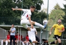1. FC Kaiserslautern gegen SV Morlautern - Lucas Röser springt nach oben. Im Hintergrund der Morlauterer Philipp Schwarz.