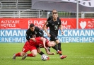 Viktoria Köln gegen 1. FC Kaiserslautern - Nicolas Sessa legt Kai Klefisch um.