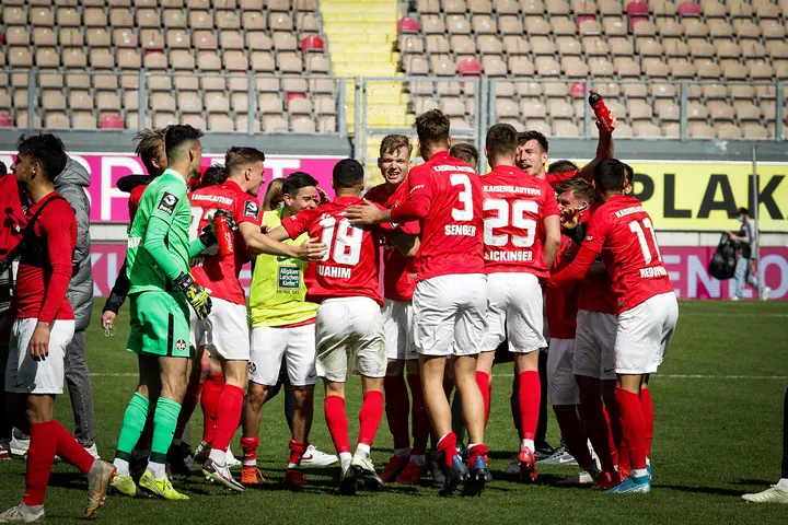 1. FC Kaiserslautern gegen 1. FC Saarbrücken - Derbysieger