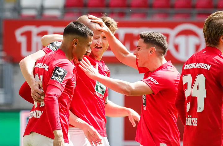 1. FC Kaiserslautern gegen SpVgg Unterhaching - Adam Hlousek erhöht auf 2:1