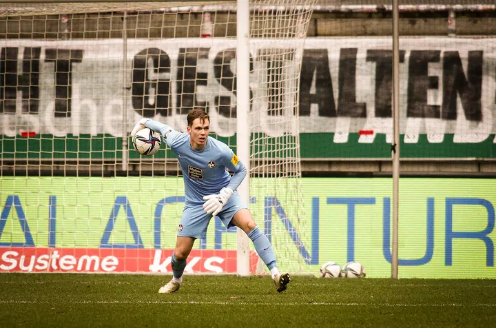 1. FC Kaiserslautern gegen Hallescher FC - Matheo Raab