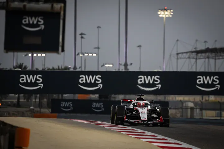 F1 Test Bahrain 2026 Haas Esteban Ocon 033